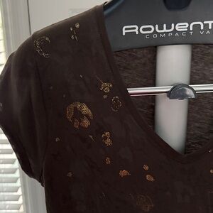 Tahari Brown Artistic V-Neck Tee